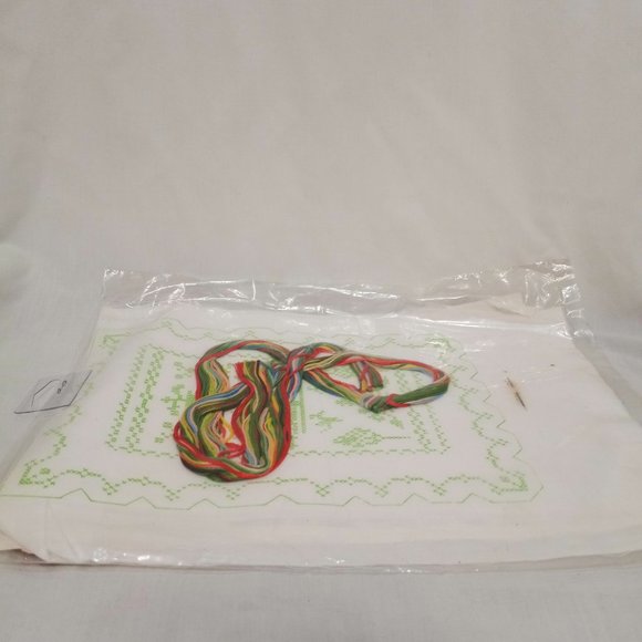 Create Your Own Cross Stitch Quilt & Dust Ruffle Kit Doll Bedroom Furnishings - Picture 6 of 7